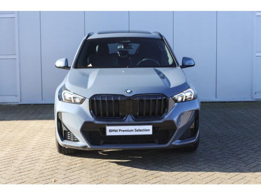 BMW X1 xDrive25e M Sport Automaat / Panoramadak / Trekhaak / Sportstoelen / M Adaptief onderstel / Comfo... ActivLease financial lease