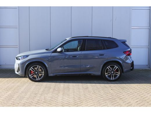 BMW X1 xDrive25e M Sport Automaat / Panoramadak / Trekhaak / Sportstoelen / M Adaptief onderstel / Comfo... ActivLease financial lease