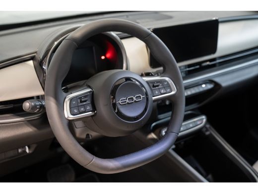 Fiat 600 1.2 Hybrid La Prima | Lederen Bekleding | Stoelverwarming | Climate Controle | Navigatie | Camera... ActivLease financial lease