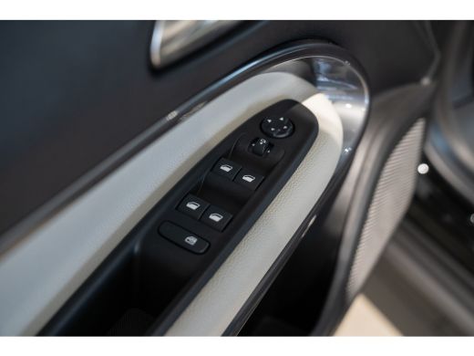 Fiat 600 1.2 Hybrid La Prima | Lederen Bekleding | Stoelverwarming | Climate Controle | Navigatie | Camera... ActivLease financial lease