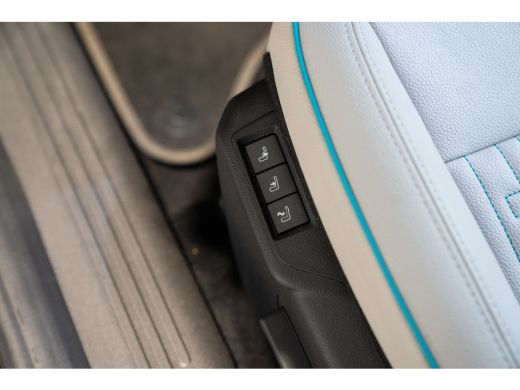 Fiat 600 1.2 Hybrid La Prima | Lederen Bekleding | Stoelverwarming | Climate Controle | Navigatie | Camera... ActivLease financial lease