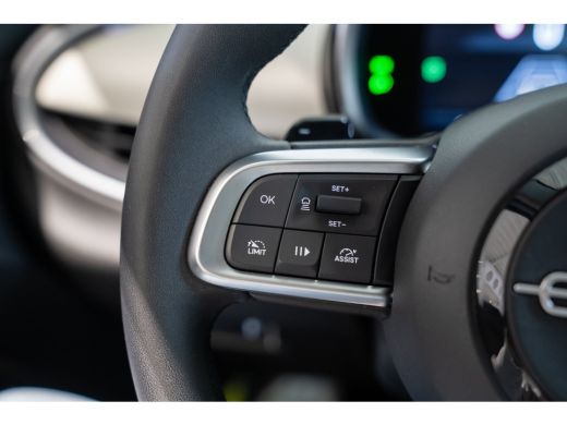 Fiat 600 1.2 Hybrid La Prima | Lederen Bekleding | Stoelverwarming | Climate Controle | Navigatie | Camera... ActivLease financial lease