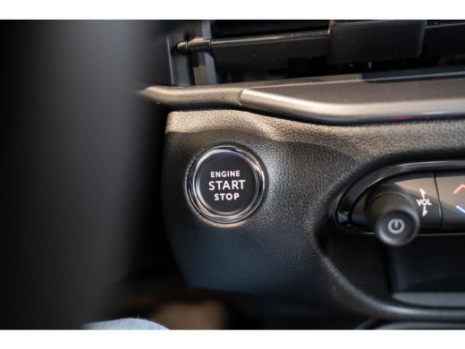 Fiat 600 1.2 Hybrid La Prima | Lederen Bekleding | Stoelverwarming | Climate Controle | Navigatie | Camera... ActivLease financial lease