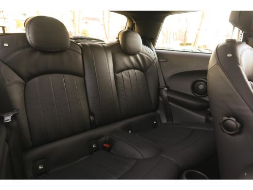 Mini Electric Yours / Panoramadak / Sportstoelen / Achteruitrijcamera / Comfort Access / Adaptieve LED / Head-U... ActivLease financial lease