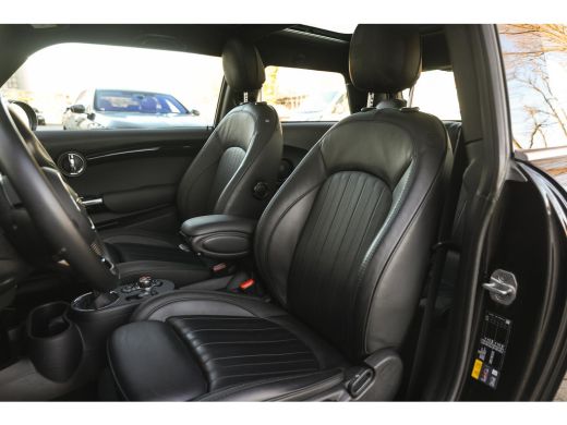 Mini Electric Yours / Panoramadak / Sportstoelen / Achteruitrijcamera / Comfort Access / Adaptieve LED / Head-U... ActivLease financial lease