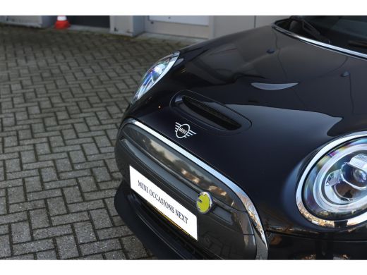 Mini Electric Yours / Panoramadak / Sportstoelen / Achteruitrijcamera / Comfort Access / Adaptieve LED / Head-U... ActivLease financial lease