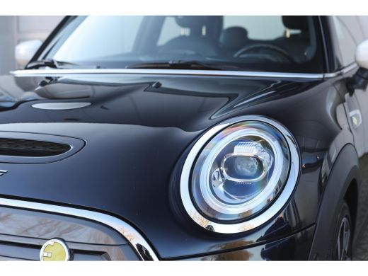 Mini Electric Yours / Panoramadak / Sportstoelen / Achteruitrijcamera / Comfort Access / Adaptieve LED / Head-U... ActivLease financial lease