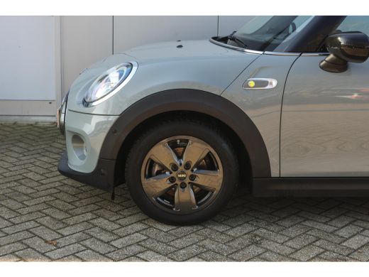 Mini Electric Yours / Panoramadak / Sportstoelen / Achteruitrijcamera / Comfort Access / LED / Head-Up / Harman... ActivLease financial lease