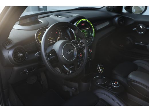 Mini Electric Yours / Panoramadak / Sportstoelen / Achteruitrijcamera / Comfort Access / LED / Head-Up / Harman... ActivLease financial lease