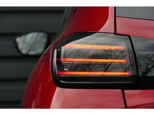 Peugeot 208 HYBRID 100PK 5-DRS GT AUTOMAAT / NAVI / CLIMA / PDC / 17"LMV / CAMERA / KEYLESS / FULL-LED / BLUE... ActivLease financial lease