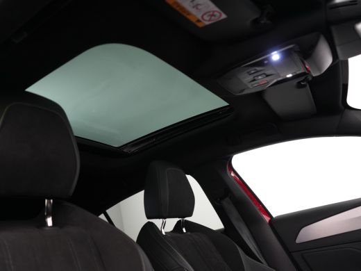 Peugeot 308 1.6 Plug-in Hybrid 180 GT Panoramadak / 360 camera | Achterbank in 3 delen neerklapbaar met skilu... ActivLease financial lease