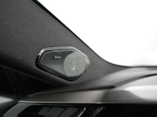 Peugeot 308 1.6 Plug-in Hybrid 180 GT Panoramadak / 360 camera | Achterbank in 3 delen neerklapbaar met skilu... ActivLease financial lease