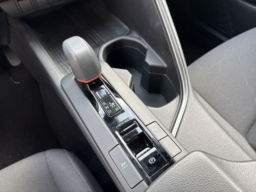 Toyota C-HR 1.8 Hybrid 140 Dynamic | Navigatie | Apple CarPlay/Android auto | Achteruitrijcamera | Stuur en s... ActivLease financial lease