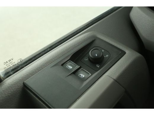 Volkswagen Crafter 2.0 TDI L3H3 | 140PK | 3000KG Trekgew. | Aut. | Airco | Camera | Carplay | Navigatie | Parkeersens. ActivLease financial lease