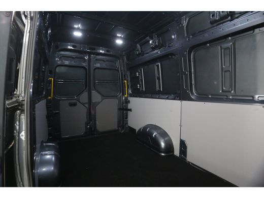 Volkswagen Crafter 2.0 TDI L3H3 | 140PK | 3000KG Trekgew. | Aut. | Airco | Camera | Carplay | Navigatie | Parkeersens. ActivLease financial lease