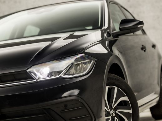 Volkswagen Polo 1.0 TSI Life Sport (VIRTUAL COCKPIT, APPLE CARPLAY, GROOT NAVI, CLIMATE, STOELVERWARMING, CAMERA,... ActivLease financial lease