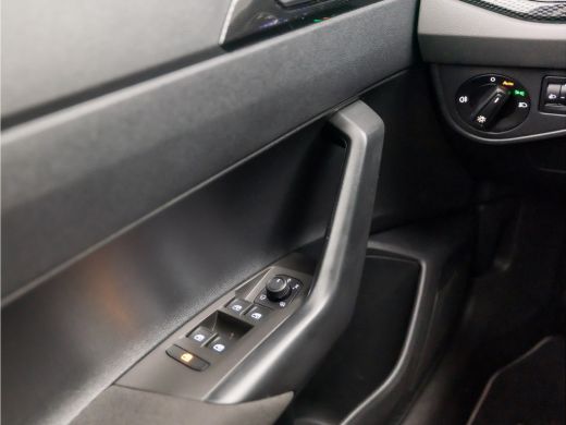 Volkswagen Polo 1.0 TSI Life Sport (VIRTUAL COCKPIT, APPLE CARPLAY, GROOT NAVI, CLIMATE, STOELVERWARMING, CAMERA,... ActivLease financial lease