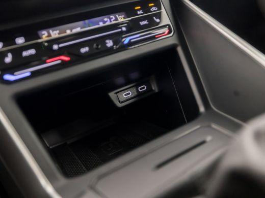 Volkswagen Polo 1.0 TSI Life Sport (VIRTUAL COCKPIT, APPLE CARPLAY, GROOT NAVI, CLIMATE, STOELVERWARMING, CAMERA,... ActivLease financial lease