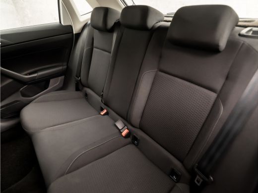 Volkswagen Polo 1.0 TSI Sportline (APPLE CARPLAY, GROOT NAVI, ADAPTIVE CRUISE, SPORTSTOELEN, LM VELGEN, ARMSTEUN,... ActivLease financial lease