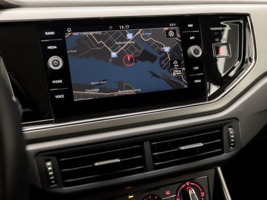 Volkswagen Polo 1.0 TSI Sportline (APPLE CARPLAY, GROOT NAVI, ADAPTIVE CRUISE, SPORTSTOELEN, LM VELGEN, ARMSTEUN,... ActivLease financial lease