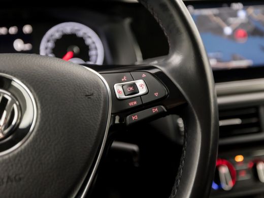 Volkswagen Polo 1.0 TSI Sportline (APPLE CARPLAY, GROOT NAVI, ADAPTIVE CRUISE, SPORTSTOELEN, LM VELGEN, ARMSTEUN,... ActivLease financial lease