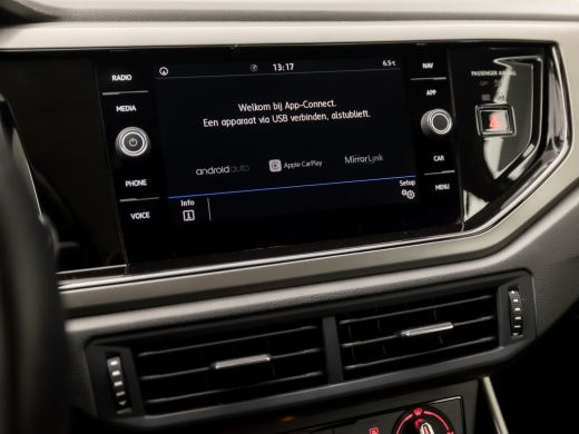 Volkswagen Polo 1.0 TSI Sportline (APPLE CARPLAY, GROOT NAVI, ADAPTIVE CRUISE, SPORTSTOELEN, LM VELGEN, ARMSTEUN,... ActivLease financial lease