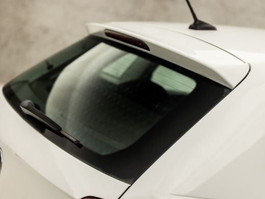 Volkswagen Polo 1.0 TSI Sportline (APPLE CARPLAY, GROOT NAVI, ADAPTIVE CRUISE, SPORTSTOELEN, LM VELGEN, ARMSTEUN,... ActivLease financial lease