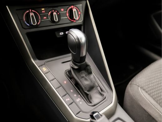 Volkswagen Polo 1.0 TSI Sportline Automaat (GROOT NAVI, ADAPTIVE CRUISE, PARKEERSENSOREN, SPORTSTOELEN, LM VELGEN... ActivLease financial lease