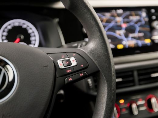 Volkswagen Polo 1.0 TSI Sportline Automaat (GROOT NAVI, ADAPTIVE CRUISE, PARKEERSENSOREN, SPORTSTOELEN, LM VELGEN... ActivLease financial lease