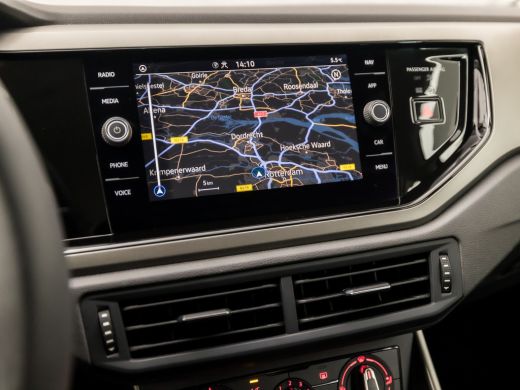 Volkswagen Polo 1.0 TSI Sportline Automaat (GROOT NAVI, ADAPTIVE CRUISE, PARKEERSENSOREN, SPORTSTOELEN, LM VELGEN... ActivLease financial lease