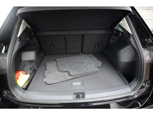 Volkswagen Tiguan 1.5 eTSI 150PK DSG-7 Life Edition | TREKHAAK | CAMERA | STANDKACHEL | STUUR + STOELVERW. | APP CO... ActivLease financial lease