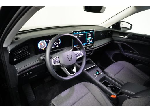 Volkswagen Tiguan 1.5 eTSI 150PK DSG-7 Life Edition | TREKHAAK | CAMERA | STANDKACHEL | STUUR + STOELVERW. | APP CO... ActivLease financial lease