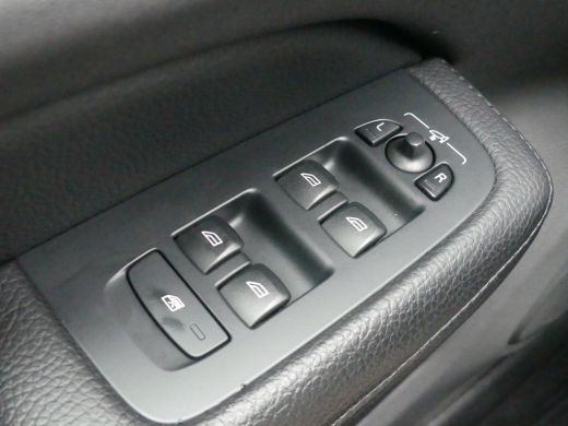 Volvo  V60 2.0 B3 Momentum Advantage | TREKHAAK | STOEL+STUUR+VOORRUITVERWARMING | LEDER | ADAPTIVE CRUISE |... ActivLease financial lease