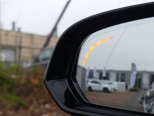 Volvo  V60 2.0 B3 Momentum Advantage | TREKHAAK | STOEL+STUUR+VOORRUITVERWARMING | LEDER | ADAPTIVE CRUISE |... ActivLease financial lease