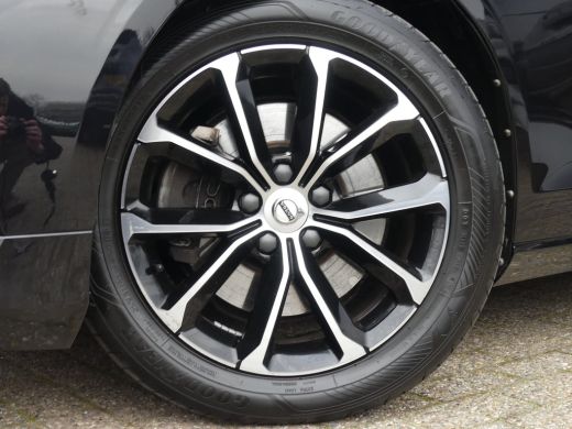 Volvo  V60 2.0 B3 Momentum Advantage | TREKHAAK | STOEL+STUUR+VOORRUITVERWARMING | LEDER | ADAPTIVE CRUISE |... ActivLease financial lease