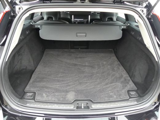 Volvo  V60 2.0 B3 Momentum Advantage | TREKHAAK | STOEL+STUUR+VOORRUITVERWARMING | LEDER | ADAPTIVE CRUISE |... ActivLease financial lease