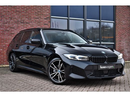 BMW 3 Serie Touring 330e M-Sport Pano ACC Trekh H/K HUD 19inch Stuurverw ActivLease financial lease