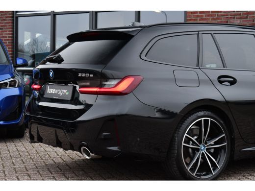 BMW 3 Serie Touring 330e M-Sport Pano ACC Trekh H/K HUD 19inch Stuurverw ActivLease financial lease