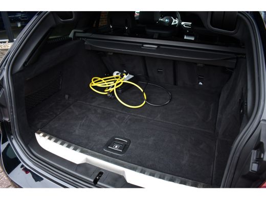 BMW 3 Serie Touring 330e M-Sport Pano ACC Trekh H/K HUD 19inch Stuurverw ActivLease financial lease