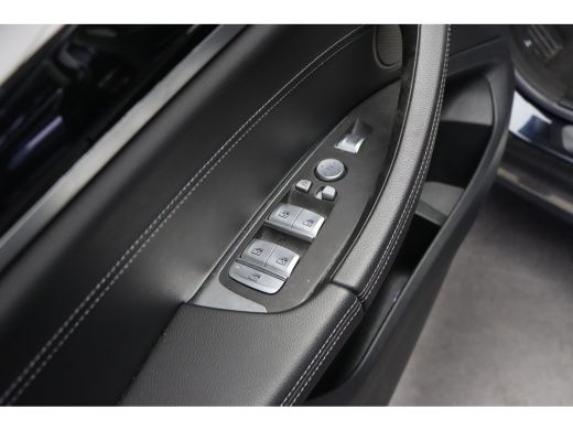 BMW iX3 High Executive / Trekhaak / Sportstoelen / Adaptief onderstel / Comfort Access / Adaptieve LED / ... ActivLease financial lease