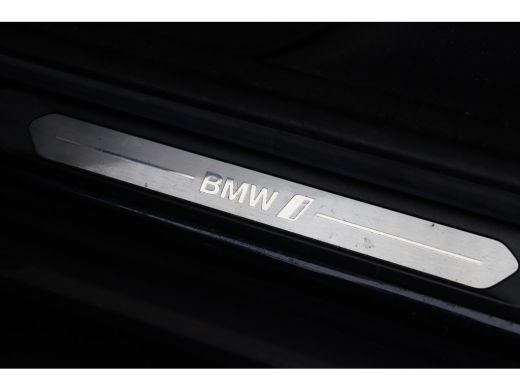 BMW iX3 High Executive / Trekhaak / Sportstoelen / Adaptief onderstel / Comfort Access / Adaptieve LED / ... ActivLease financial lease