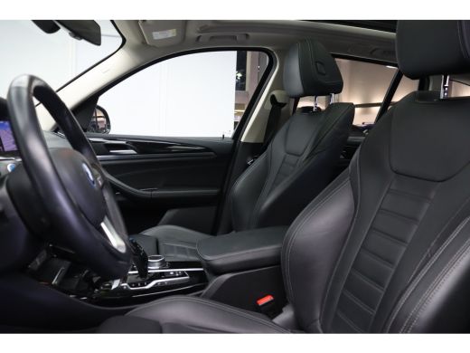 BMW iX3 High Executive / Trekhaak / Sportstoelen / Adaptief onderstel / Comfort Access / Adaptieve LED / ... ActivLease financial lease