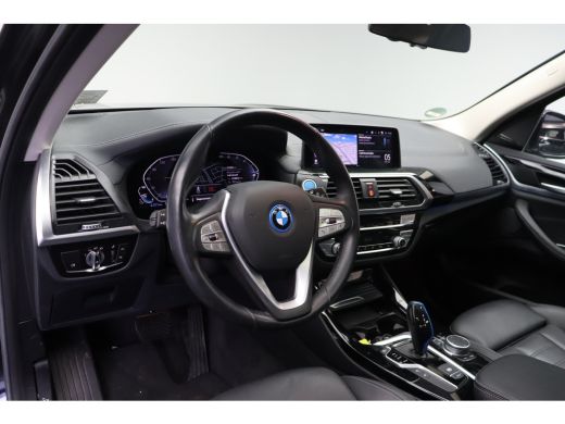 BMW iX3 High Executive / Trekhaak / Sportstoelen / Adaptief onderstel / Comfort Access / Adaptieve LED / ... ActivLease financial lease