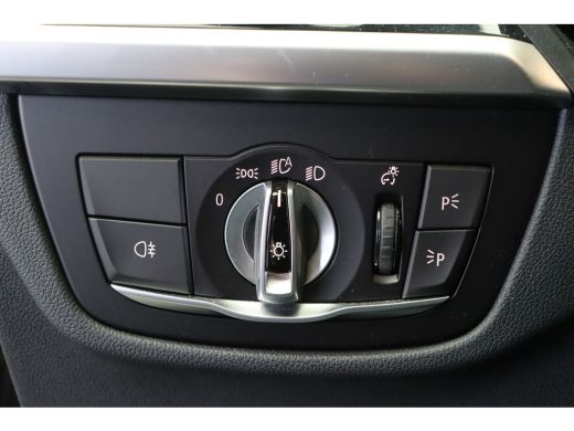 BMW iX3 High Executive / Trekhaak / Sportstoelen / Adaptief onderstel / Comfort Access / Adaptieve LED / ... ActivLease financial lease