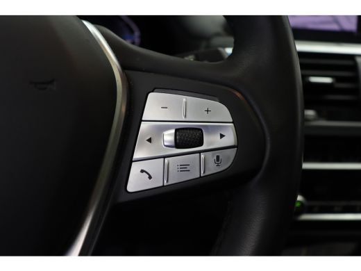 BMW iX3 High Executive / Trekhaak / Sportstoelen / Adaptief onderstel / Comfort Access / Adaptieve LED / ... ActivLease financial lease