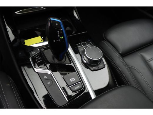 BMW iX3 High Executive / Trekhaak / Sportstoelen / Adaptief onderstel / Comfort Access / Adaptieve LED / ... ActivLease financial lease