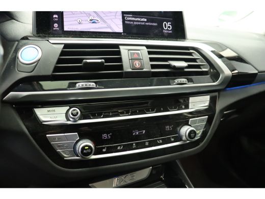 BMW iX3 High Executive / Trekhaak / Sportstoelen / Adaptief onderstel / Comfort Access / Adaptieve LED / ... ActivLease financial lease