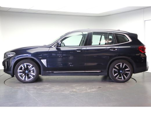 BMW iX3 High Executive / Trekhaak / Sportstoelen / Adaptief onderstel / Comfort Access / Adaptieve LED / ... ActivLease financial lease