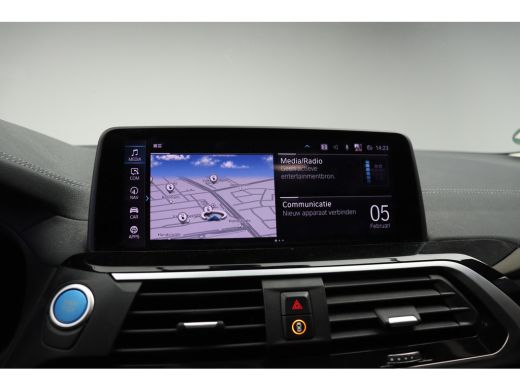 BMW iX3 High Executive / Trekhaak / Sportstoelen / Adaptief onderstel / Comfort Access / Adaptieve LED / ... ActivLease financial lease