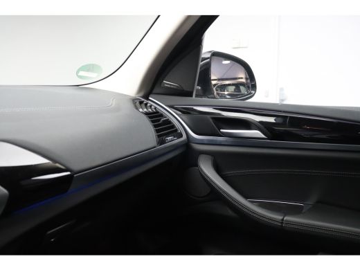 BMW iX3 High Executive / Trekhaak / Sportstoelen / Adaptief onderstel / Comfort Access / Adaptieve LED / ... ActivLease financial lease